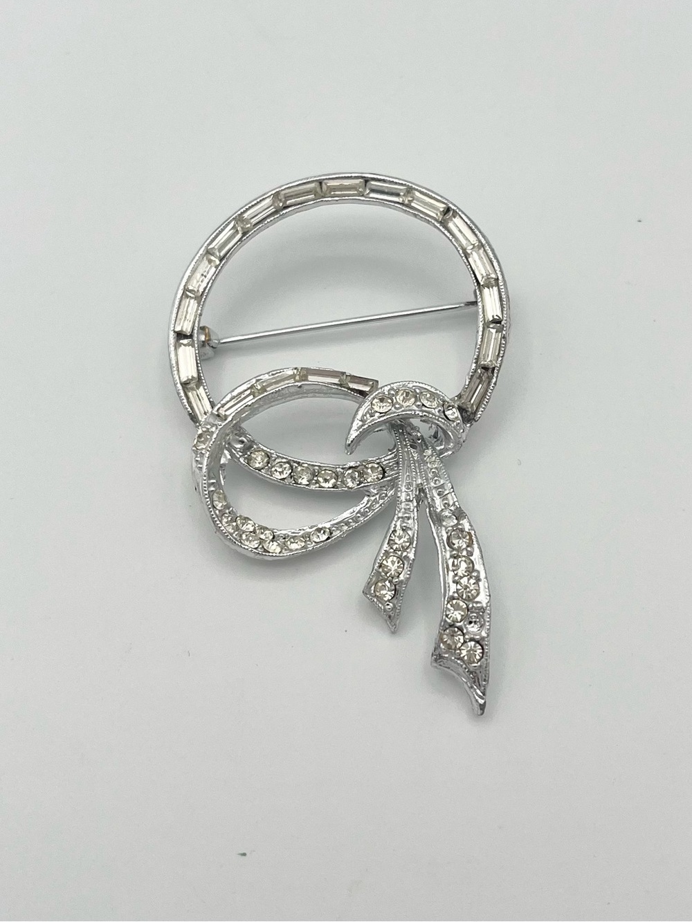 Vintage 1950s Silver Tone Ribbon Bow Circle Rhinestone Brooch Pin